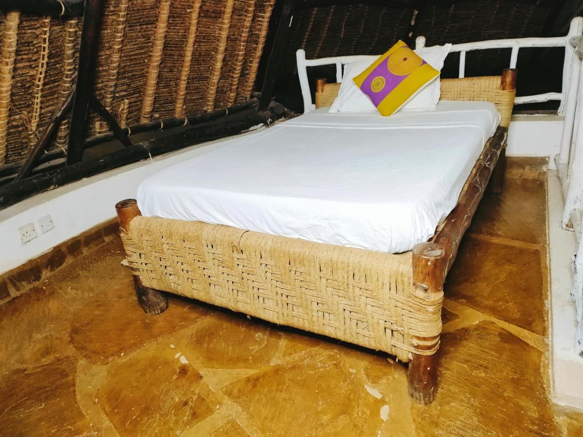 Upani In Diani Acomodação com café da manhã Praia de Diani Exterior foto