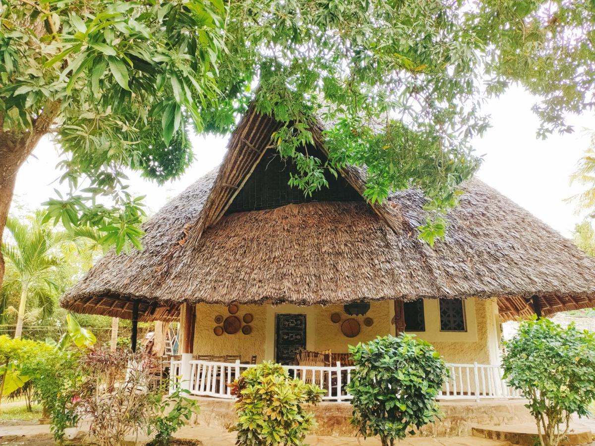 Upani In Diani Acomodação com café da manhã Praia de Diani Exterior foto