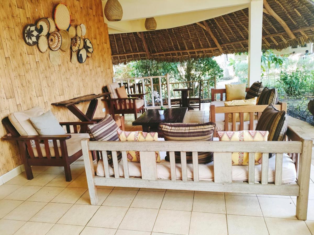 Upani In Diani Acomodação com café da manhã Praia de Diani Exterior foto