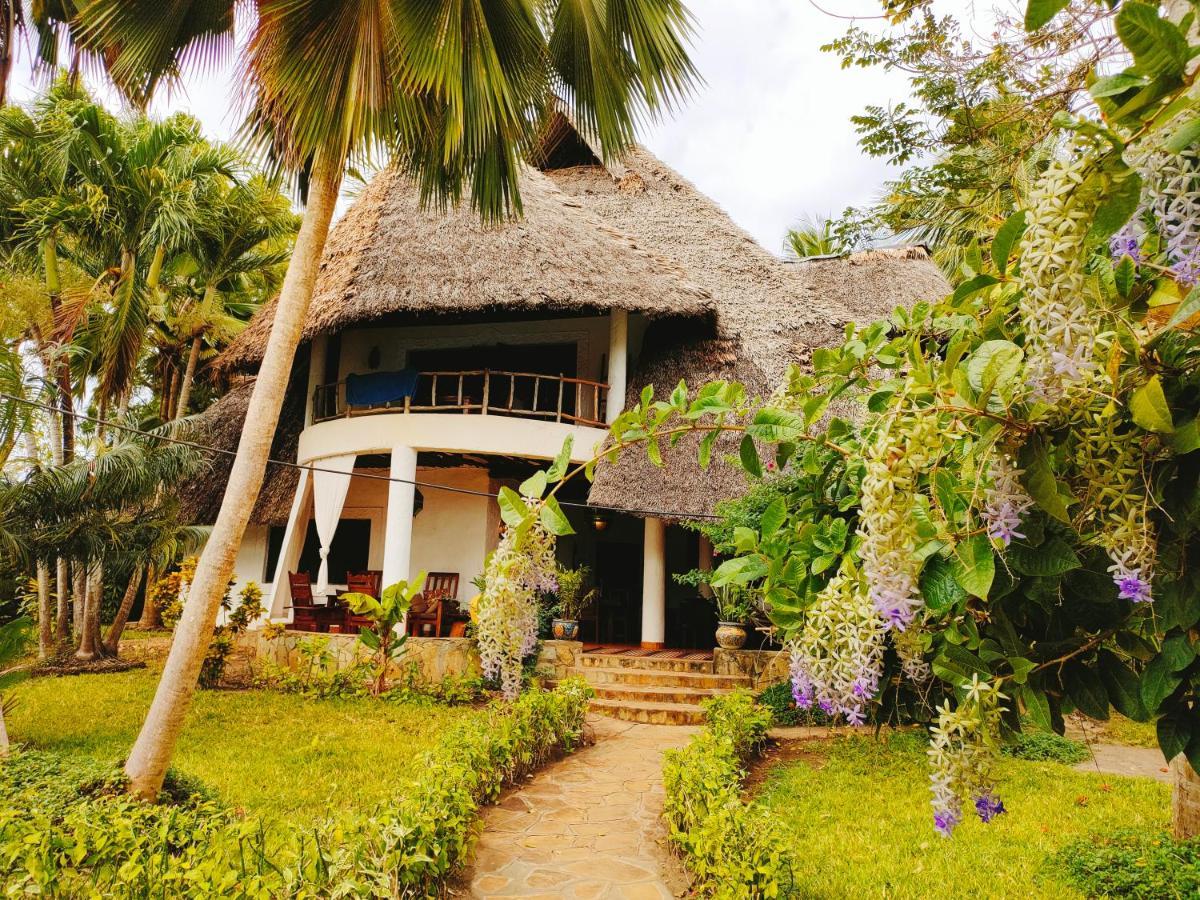 Upani In Diani Acomodação com café da manhã Praia de Diani Exterior foto