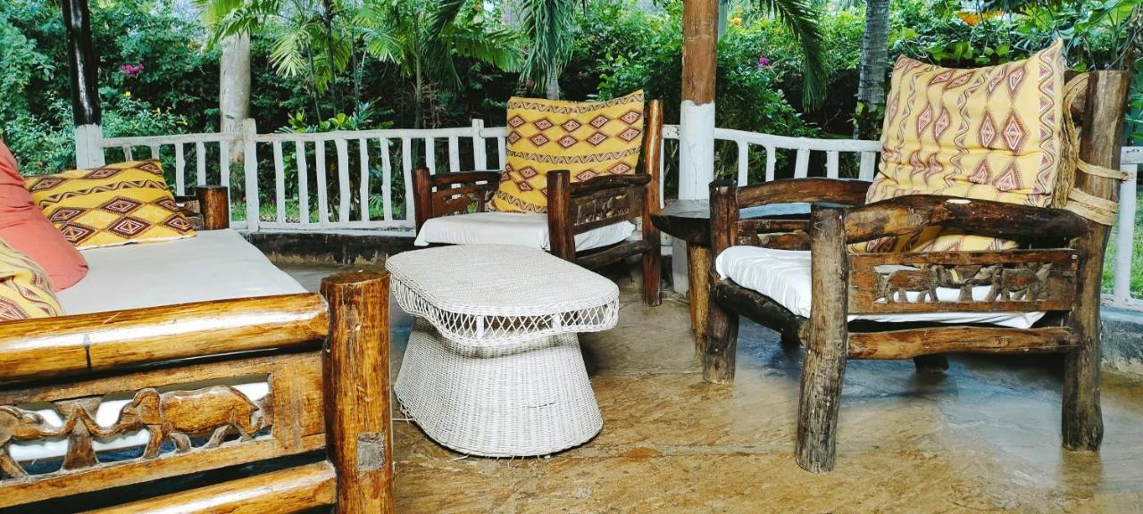 Upani In Diani Acomodação com café da manhã Praia de Diani Exterior foto