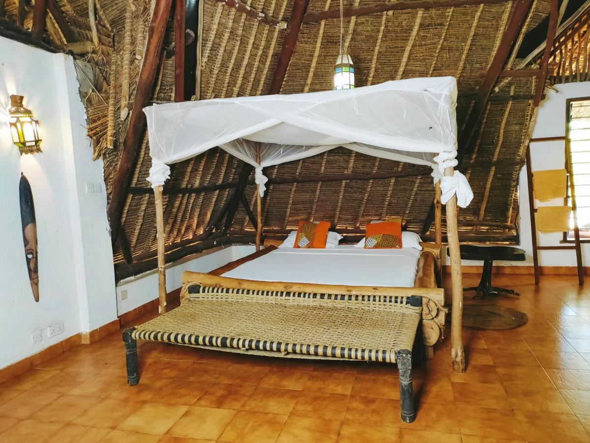 Upani In Diani Acomodação com café da manhã Praia de Diani Exterior foto