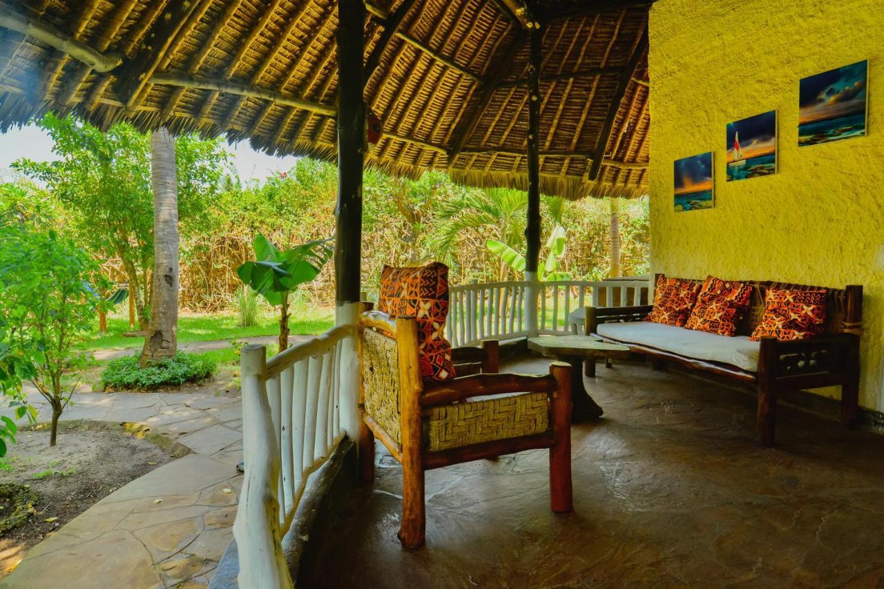 Upani In Diani Acomodação com café da manhã Praia de Diani Exterior foto