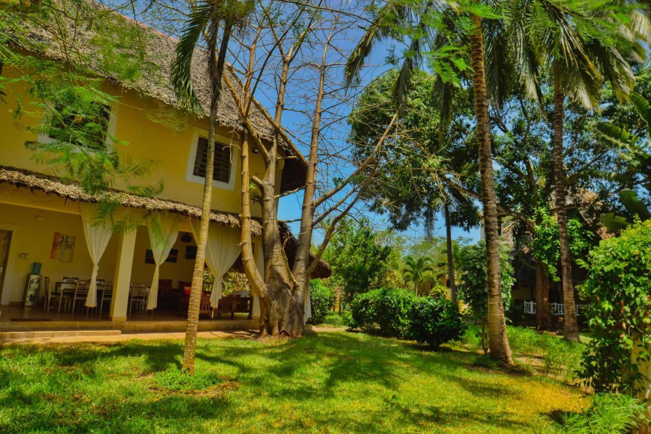 Upani In Diani Acomodação com café da manhã Praia de Diani Exterior foto