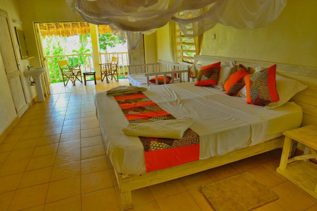 Upani In Diani Acomodação com café da manhã Praia de Diani Exterior foto