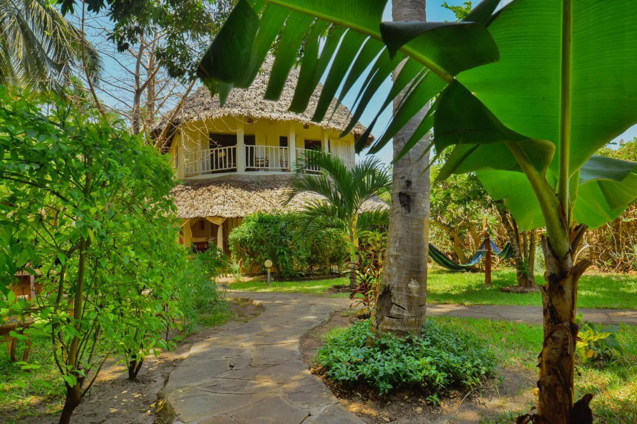 Upani In Diani Acomodação com café da manhã Praia de Diani Exterior foto