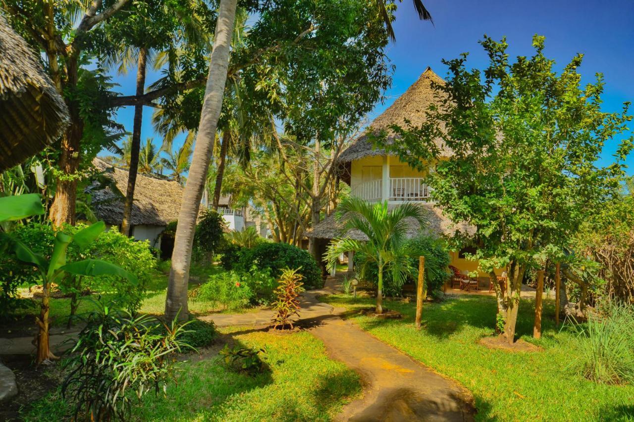 Upani In Diani Acomodação com café da manhã Praia de Diani Exterior foto