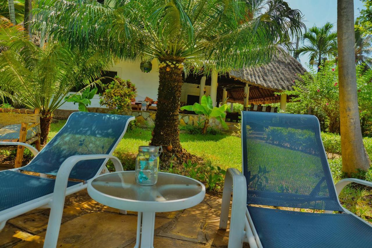 Upani In Diani Acomodação com café da manhã Praia de Diani Exterior foto