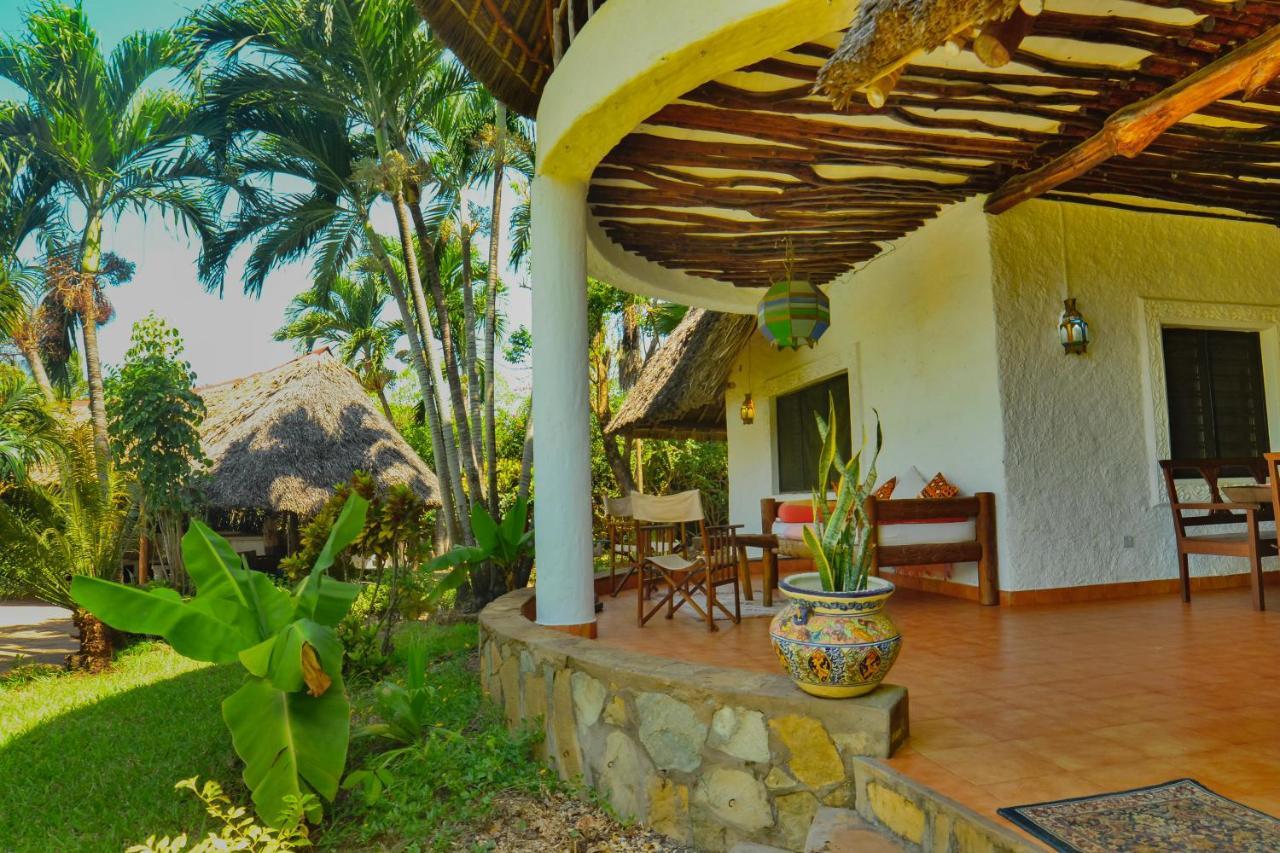 Upani In Diani Acomodação com café da manhã Praia de Diani Exterior foto