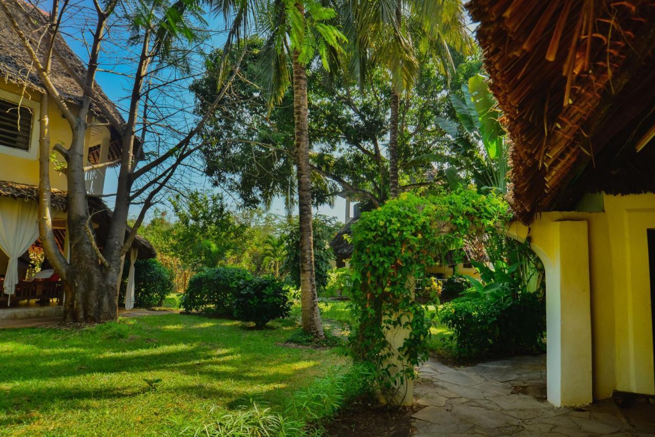 Upani In Diani Acomodação com café da manhã Praia de Diani Exterior foto