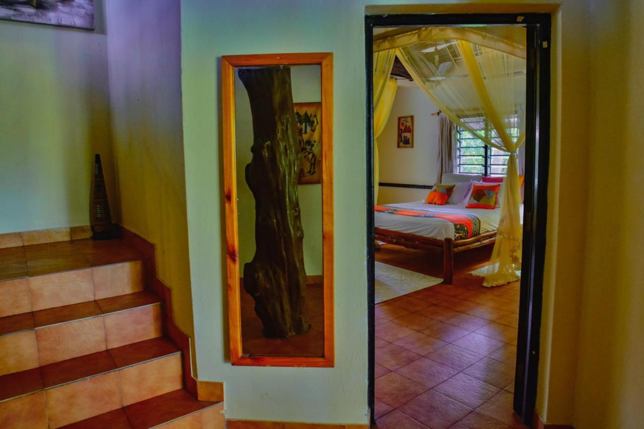 Upani In Diani Acomodação com café da manhã Praia de Diani Exterior foto